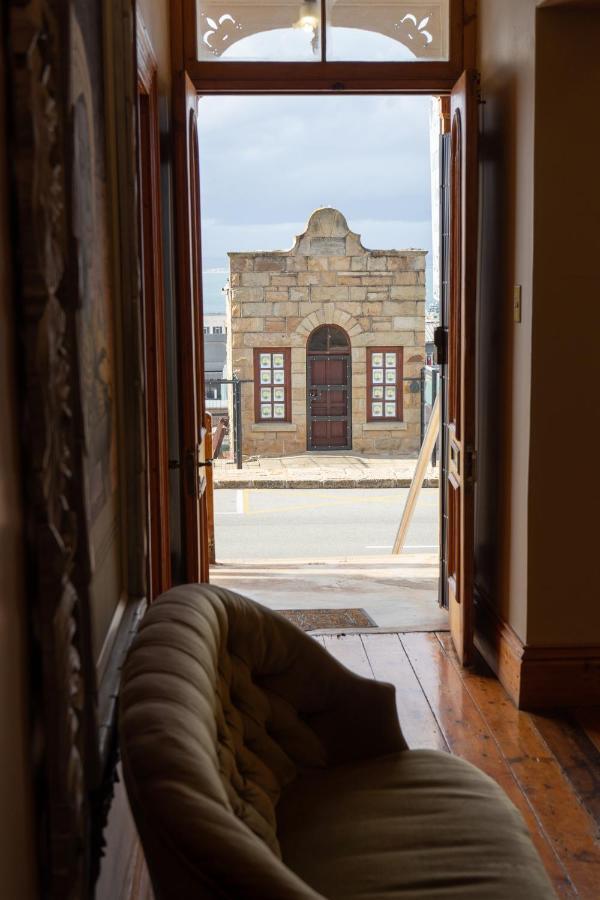 Sandstone Manor Мозел Бей Екстериор снимка